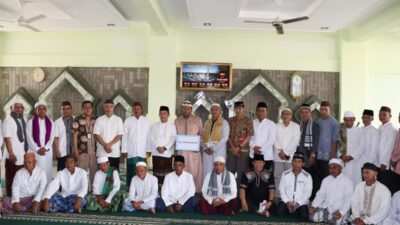 Bupati Bangka Serahkan Bantuan Pembangunan Masjid Paya Benua