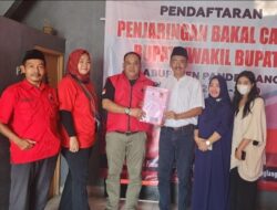 Serius Nyalon Bupati Pandeglang, Uday Suhada Antar Formulir ke PDIP