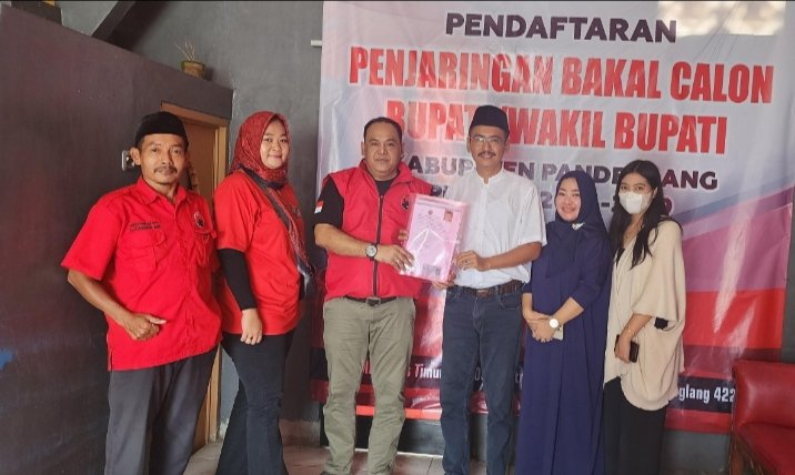 Serius Nyalon Bupati Pandeglang, Uday Suhada Antar Formulir ke PDIP
