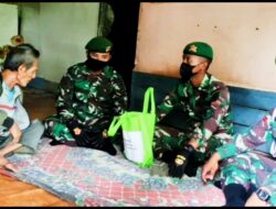 Yonif 642/Kapuas Peduli Masyarakat Kurang Mampu Lewat Bakti Sosial