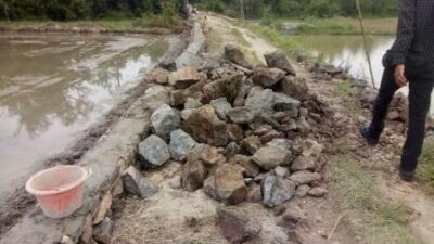 Konsultan Pengawas Tinjau Proyek TPT Link Cibadak Walantaka Kurang Baik