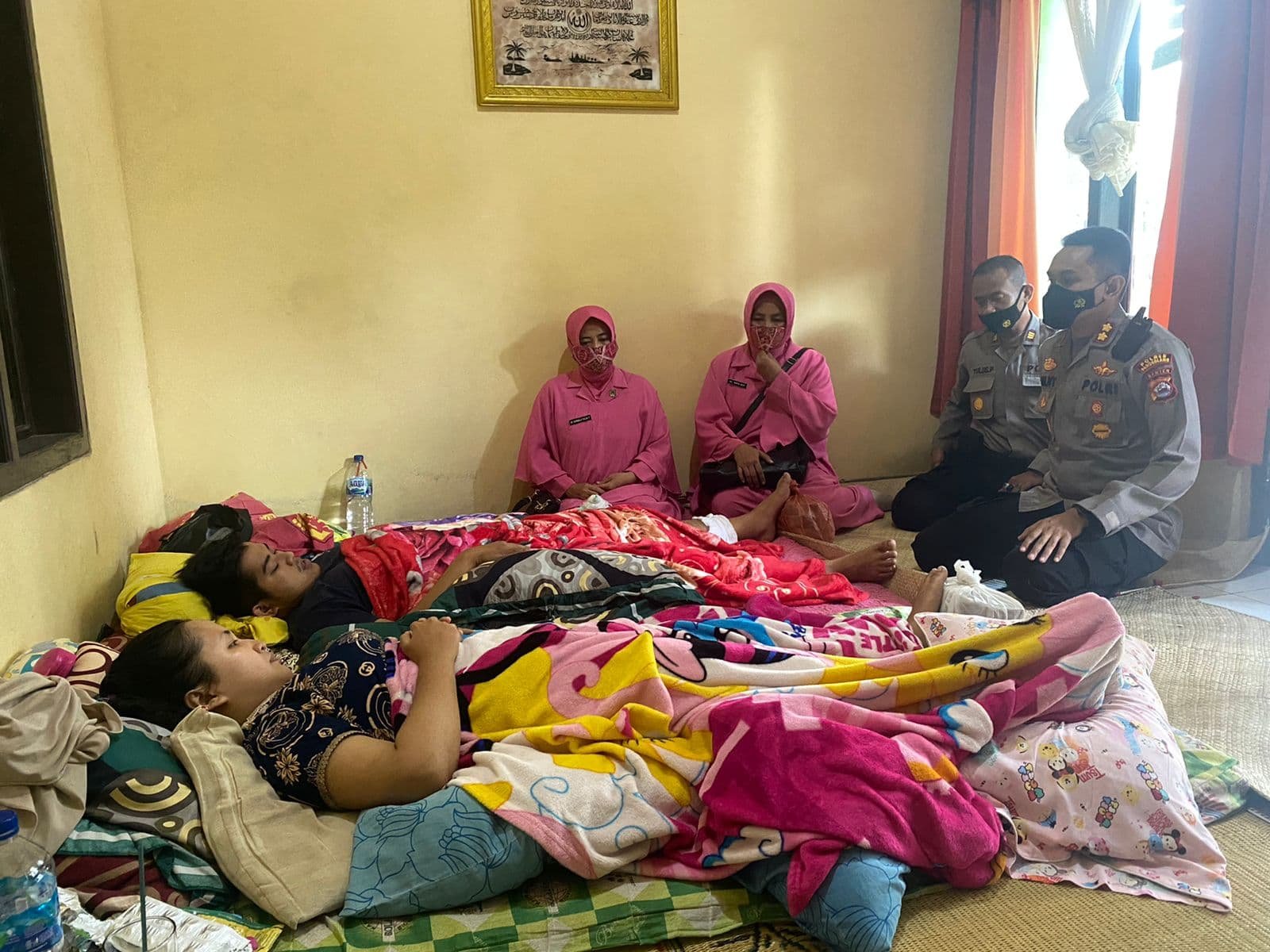 Kapolres Pandeglang Kunjungi Anggota yang Sedang Sakit