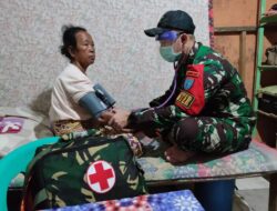 Yonif 642 Satgas Pengamanan Perbatasan Gelar Layanan Kesehatan Gratis di Entikong