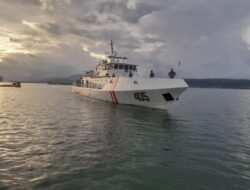 KN Ular Laut 405 Patroli Malam Usir Kapal Ikan Yunani di Perairan RI