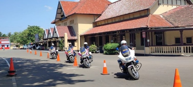 Satlantas Polres Serang Kota Latihan Safety Riding Tingkatkan Kemampuan dan Keterampilan
