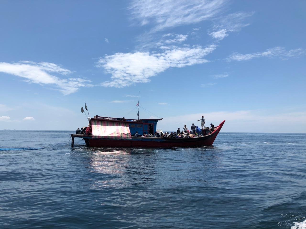 TNI AL Tangkap 80 TKI Ilegal di Pulau Jemur yang Pulang dari Malaysia