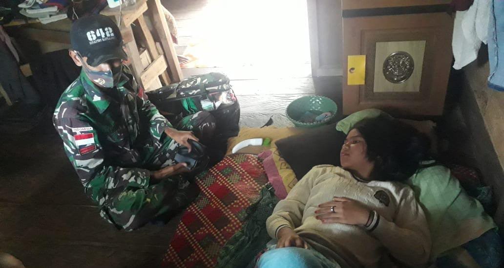 Satgas Pamtas Yonif 642 Layani Kesehatan Door to Door Saat Menunggu Berbuka