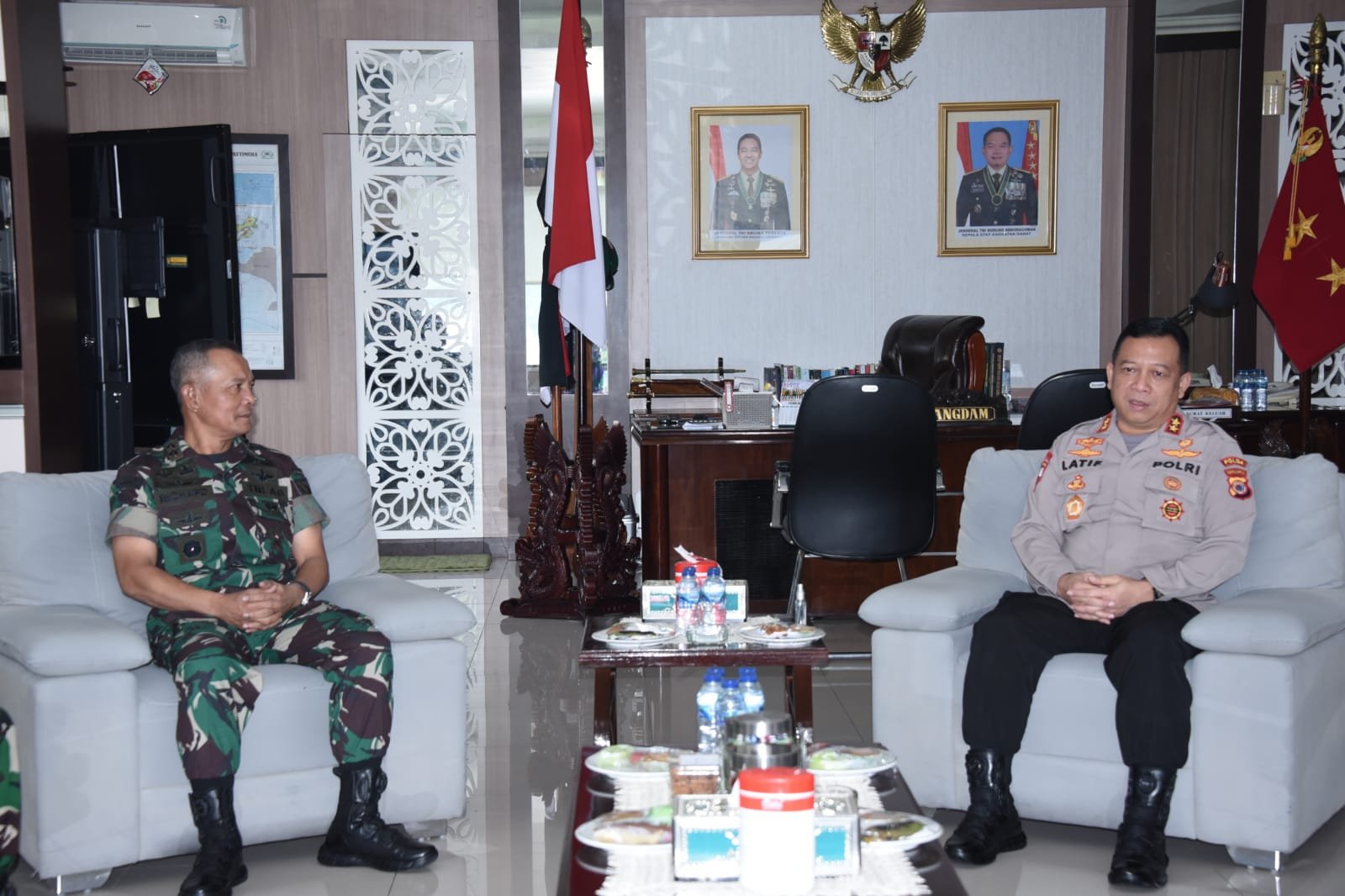 Pangdam Terima Silaturahmi Kapolda Maluku untuk Perkuat Soliditas TNI-Polri