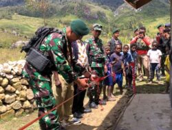 Yonif Mekanis 203/AK Resmikan MCK untuk Gereja Lowanom