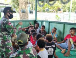 Anak Nafri Luangkan Waktu Bermain dan Belajar di Pos Satgas 413 Kostrad