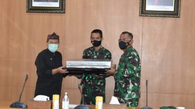 Bengpuspal Puspalad Serahkan UVC Blower ke Walikota Bandung Dorong Inovasi