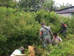 Babinsa Koramil 1710-03/Kuala Kencana Ciptakan Lingkungan Bersih Lewat Kerja Bakti