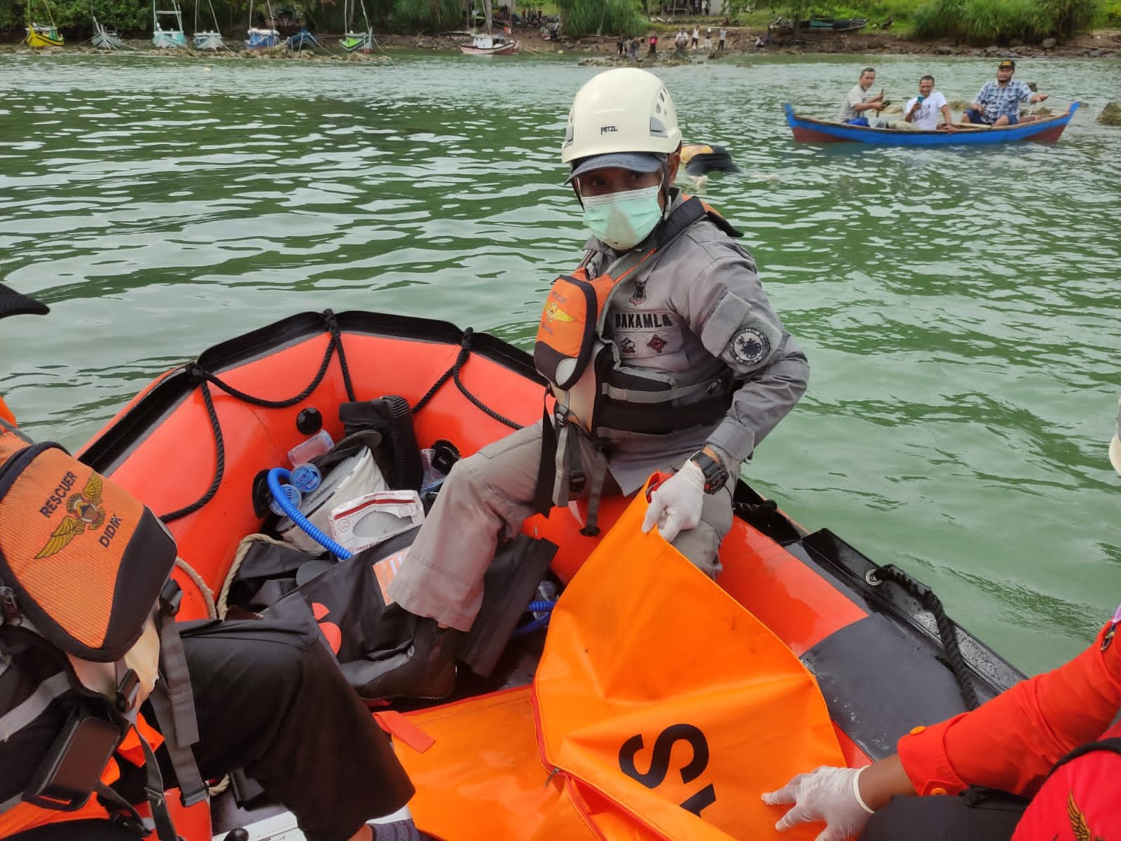 Bakamla RI Evakuasi Nelayan Hilang Saat Mancing di Perairan Pemangkat