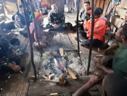 Satgas Yonif 143/TWEJ Bantu Proses Pemakaman Warga Pegunungan Bintang