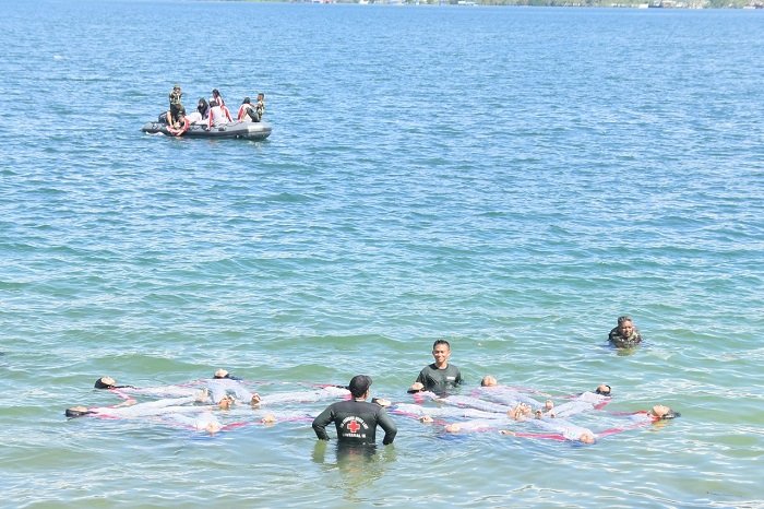 Danlantamal IX Latih Mahasiswa Poltekkes Kemenkes Maluku Evakuasi Medis di Laut