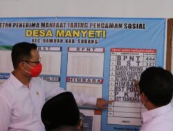 Menteri Sosial dan Desa Saksikan Penyaluran BST Secara Langsung