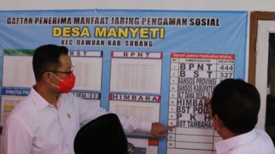 Menteri Sosial dan Desa Saksikan Penyaluran BST Secara Langsung