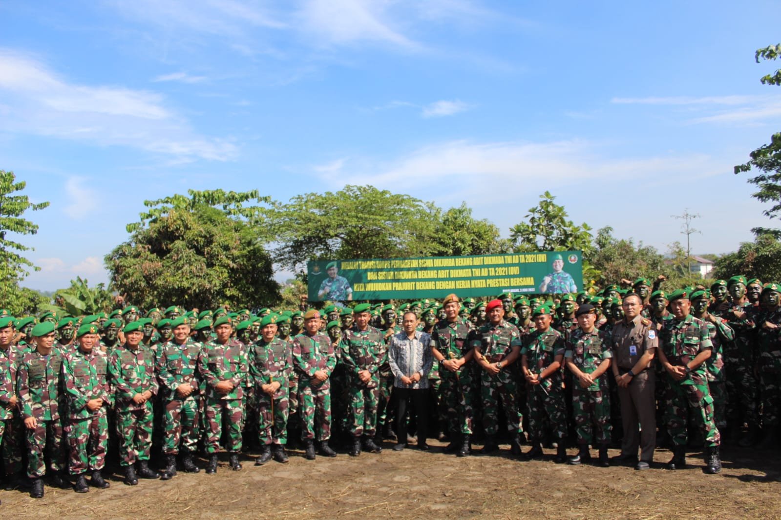 417 Prajurit Bekang TNI AD Ikup Korps Pembaretan Sebelum Bertugas di Nusantara