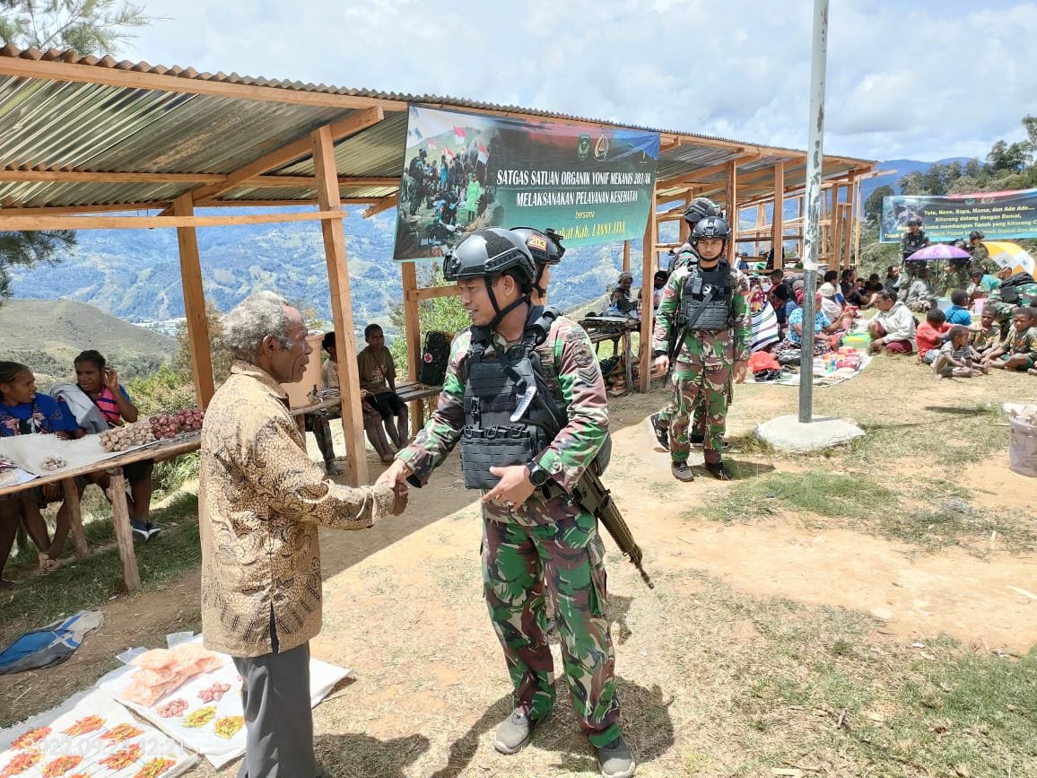 Satgas Yonif Mekanis 203/AK Popome Gencar Gelar Sosial Bersama Tokoh Masyarakat