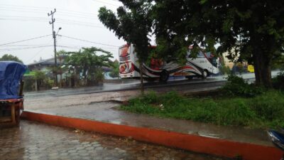 Hujan Deras Guyur Kotabumi dan Wilayah Sekitarnya