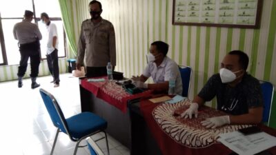 Polsek dan PKM Cirinten Gelar Vaksinasi Covid-19 di Puskesmas