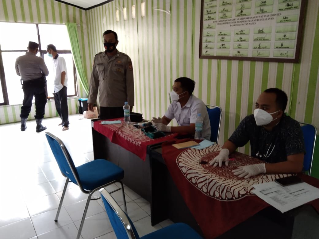 Polsek dan PKM Cirinten Gelar Vaksinasi Covid-19 di Puskesmas