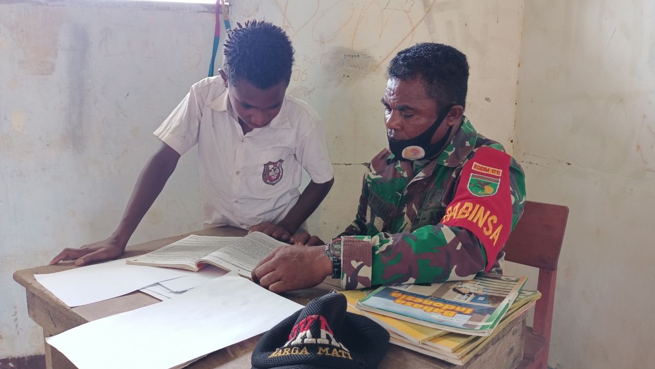 Kepedulian Satgas TMMD Kodim 1711/Boven Digoel Tingkatkan Mutu Pendidikan