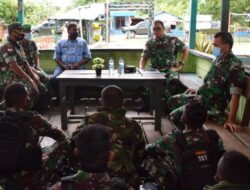 Danrem 174 Merauke Tinjau Prajurit Satgas Pamtas RI-PNG Yonif 757/Ghupta Vira