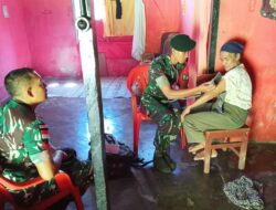 Satgas Yonarmed 1 Kostrad Patroli Kesehatan Door to Door di Desa Luhu