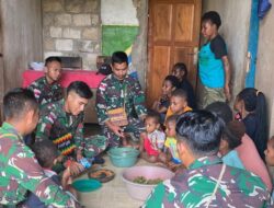 Satgas Yonif 143/TWEJ Kejutkan Warga Saat Masuk Dapur di Perbatasan RI-PNG