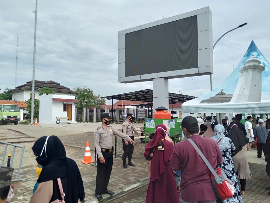 Polsek Kasemen Himbau Pengunjung Wisata Religi Patuhi Protokol Kesehatan