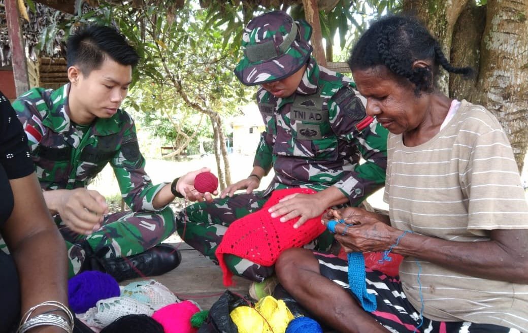 Ekonomi Kreatif TNI Yonif 143/TWEJ Sejahterakan Masyarakat Papua