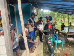 Satgas Yonif 143/TWEJ Bentuk Ikatan Keluarga dengan Warga Berduka