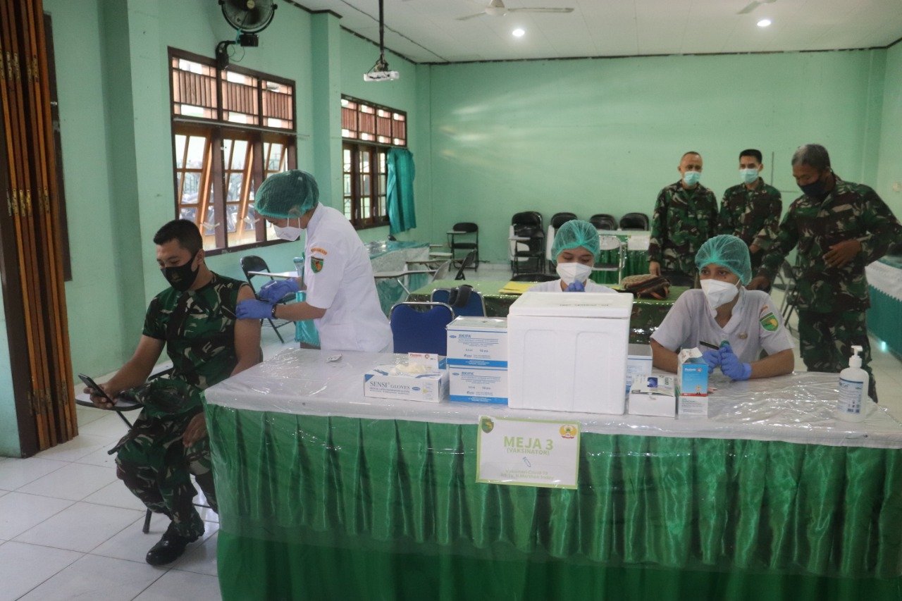Prajurit Kodam Cenderawasih Ikuti Vaksinasi Covid-19 Dosis Kedua