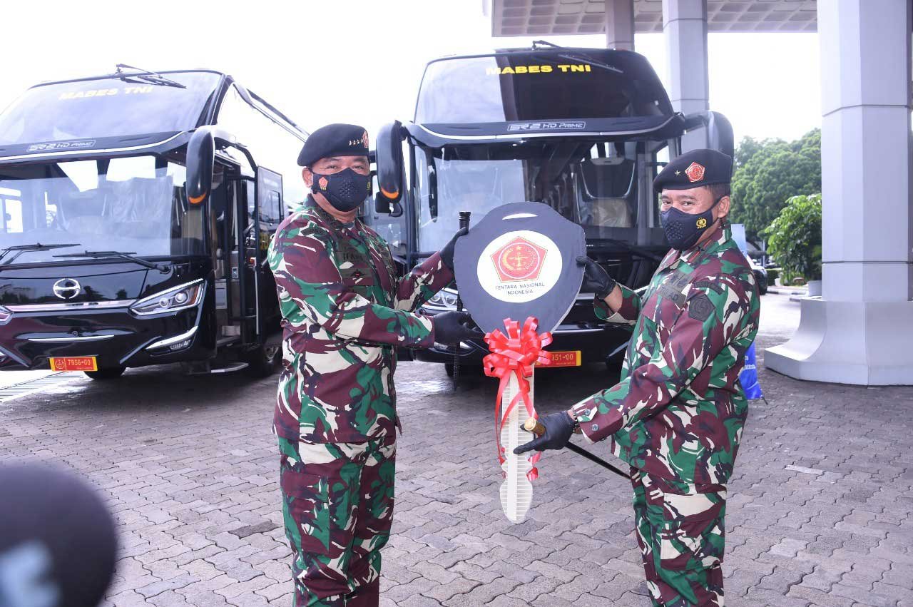 Panglima TNI Serahkan Kendaraan Operasional ke Dandenma Mabes TNI