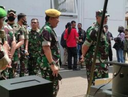 Anggota Kodim 0601 Pandeglang Peragakan Alat Peringatan Dini Banjir