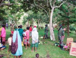 Prajurit Kostrad Blusukan Borong Hasil Bumi Petani Langsung di Lahan