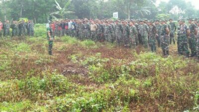 Korem 064/MY Bersama Masyarakat Buka Lahan Jagung untuk Ketahanan Pangan