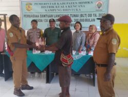 Babinsa Koramil 1710-03/KK dampingi penyaluran bantuan tunai agar lancar dan tepat sasaran