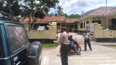 Polsek Pabuaran Bagikan Ratusan Masker untuk Cegah Covid-19