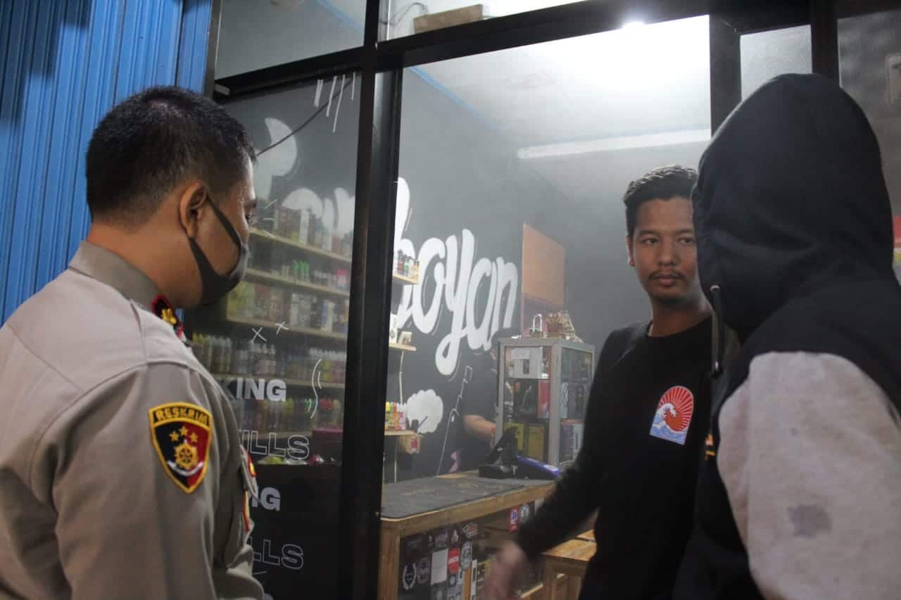 Polsek Cikande Himbau Pemilik Warnet dan Kedai Terapkan Physical Distancing