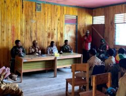 Satgas Yonif 143/TWEJ Hadir di Pertemuan Distrik Okbibab untuk Ciptakan Keamanan
