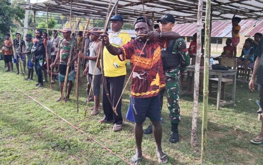 Satgas Yonif 143/TWEJ Lestarikan Budaya Lokal lewat Pertandingan Jubi Papua