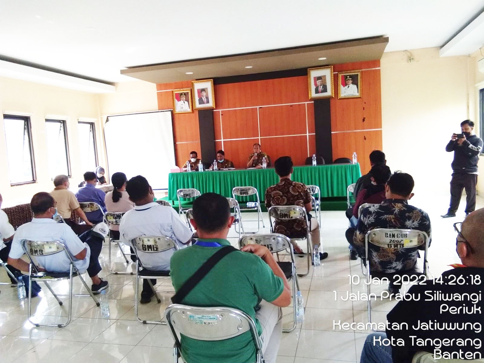 Kelurahan Gembor Gelar Rapat Jalan Haji Mutaqin dengan 18 Perusahaan