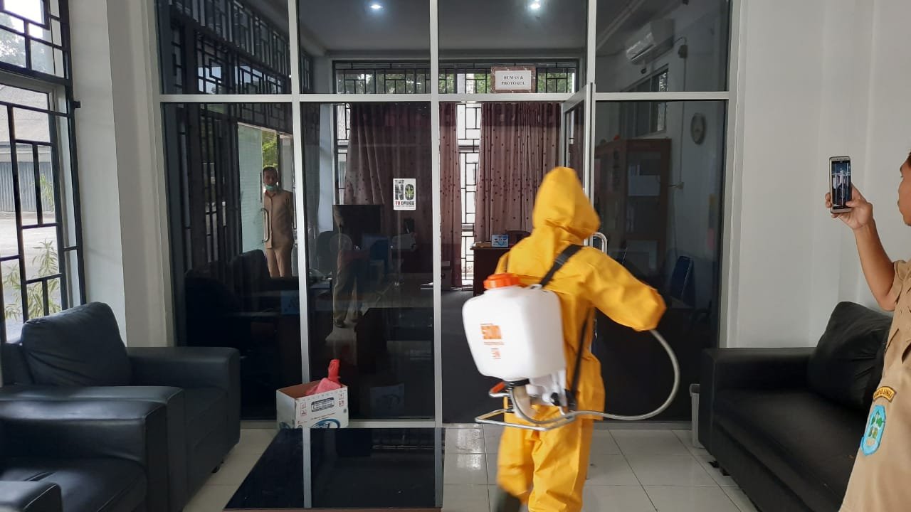DPRD Kabupaten Bangka Semprot Disinfektan Cegah Virus Corona