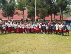 Yonif RK 751/VJS Semangatkan Pelajar dengan Tas dan Alat Tulis