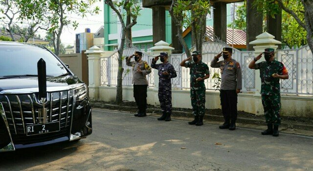 Danrem 064/MY Sambut Kedatangan Wapres RI di Tanara