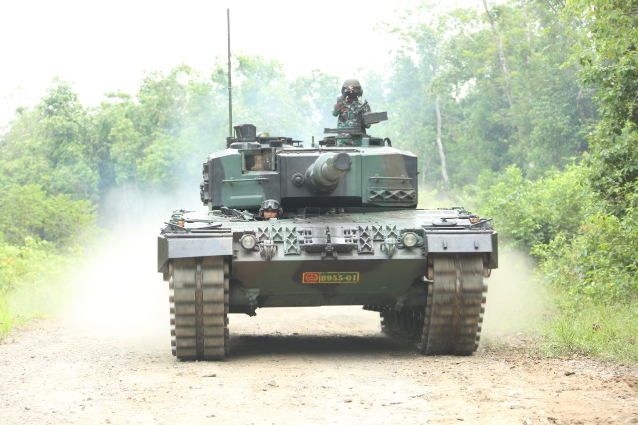 Pertahanan Diperkuat, Tank Leopard Yonkav 8 Luncurkan Tembakan
