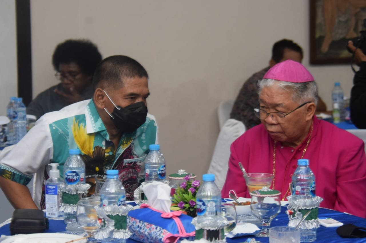 Danrem 174 Merauke Hadiri Pelepasan Pastor Anselmus Amo MSC