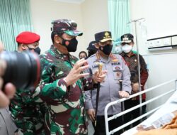 Panglima TNI dan Kapolri Tinjau Lokasi Bom Makassar